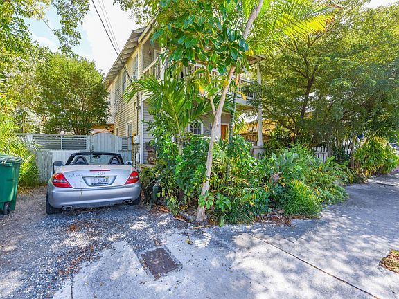 3rd image of 1306 Virginia St