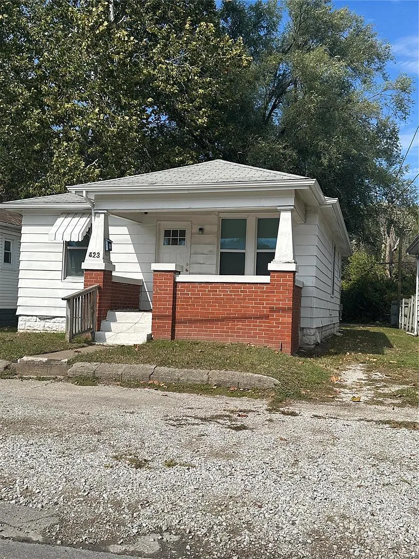 423 E Main St photo 1