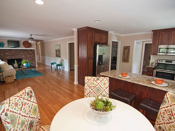 2nd image of 8907 Sedgley Dr