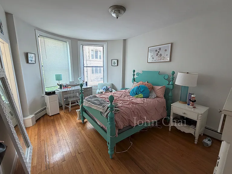 3 Sutherland Rd #4 — Photo 2