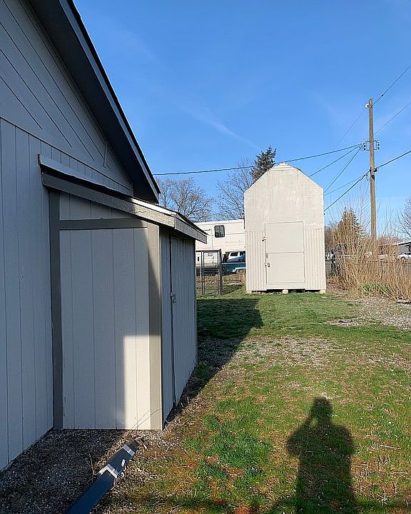 2nd image of 1719 N Vista Rd