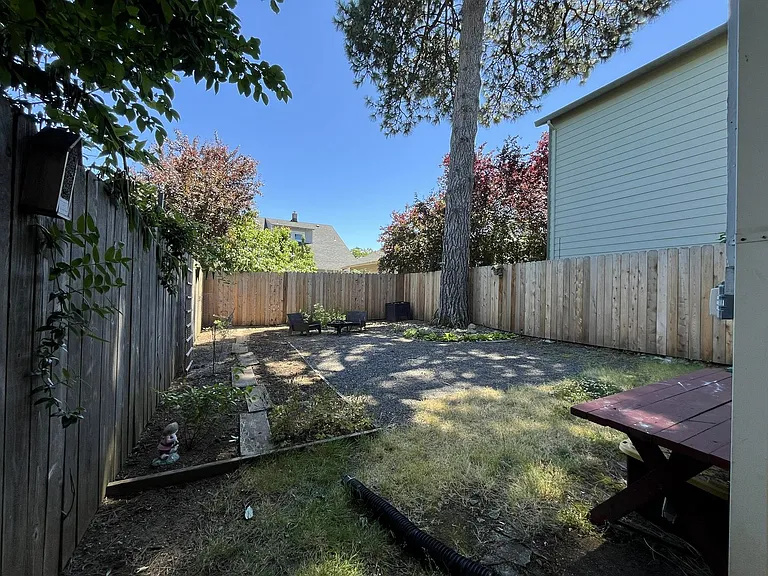 610 NE 79th Ave — Photo 31