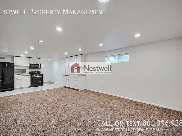 1335 E Maplewood Dr — Photo 5