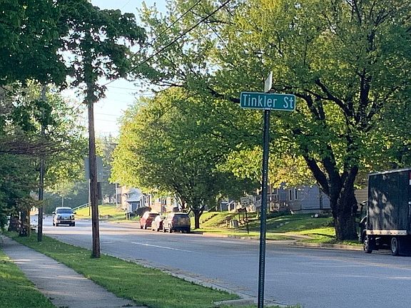 4th image of 1411 Ferry St
