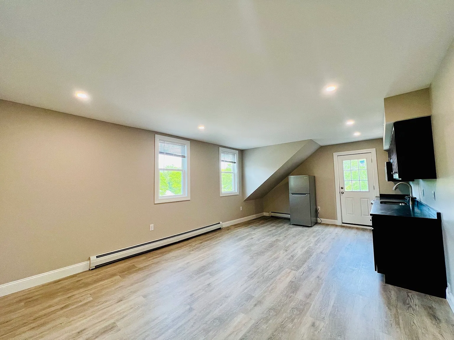 1 bed, 550 sqft, $2,400 — Photo 3