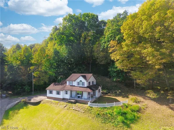 1235 Roosevelt St SW, Sherrodsville, OH 44675