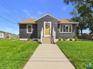 208 W 1st Ave, Lennox, SD 57039