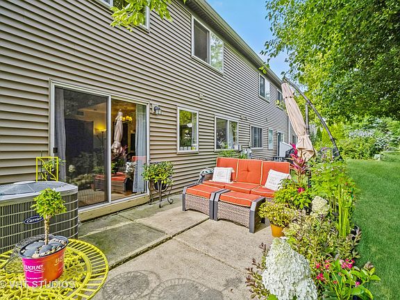 2nd image of 712 E Whispering Oaks Ct