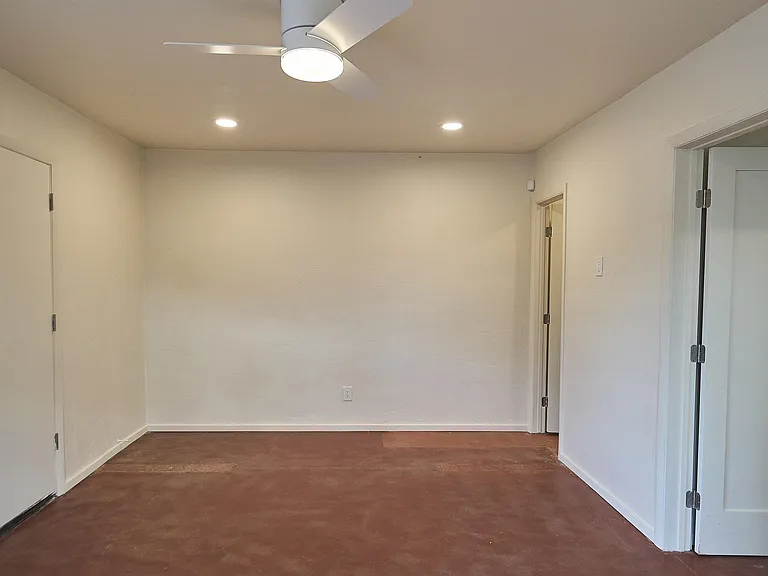2542 E Seneca St — Photo 5
