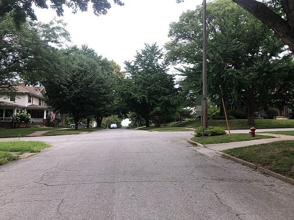 4th image of 900 E Hammond St