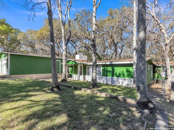 592 LEGION DR, Lakehills, TX 78063