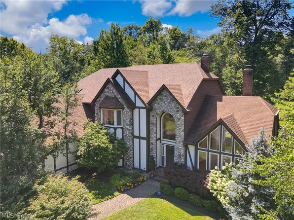 7380 Rollingbrook Trl, Solon, OH 44139