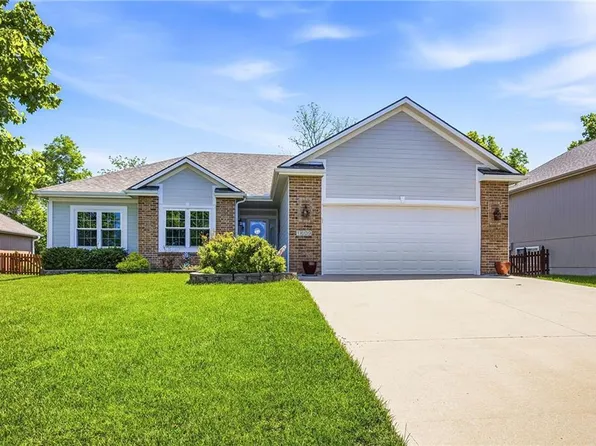 1609 SE Dalton Dr, Lees Summit, MO 64081