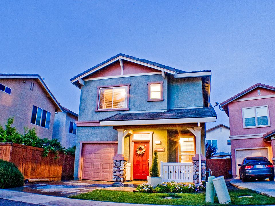 1st image of 11 Hertford Cir
