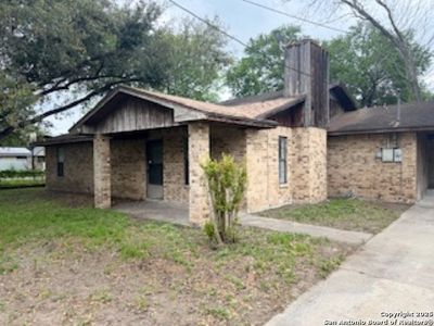 202 E Houston St, George West, TX, 78022