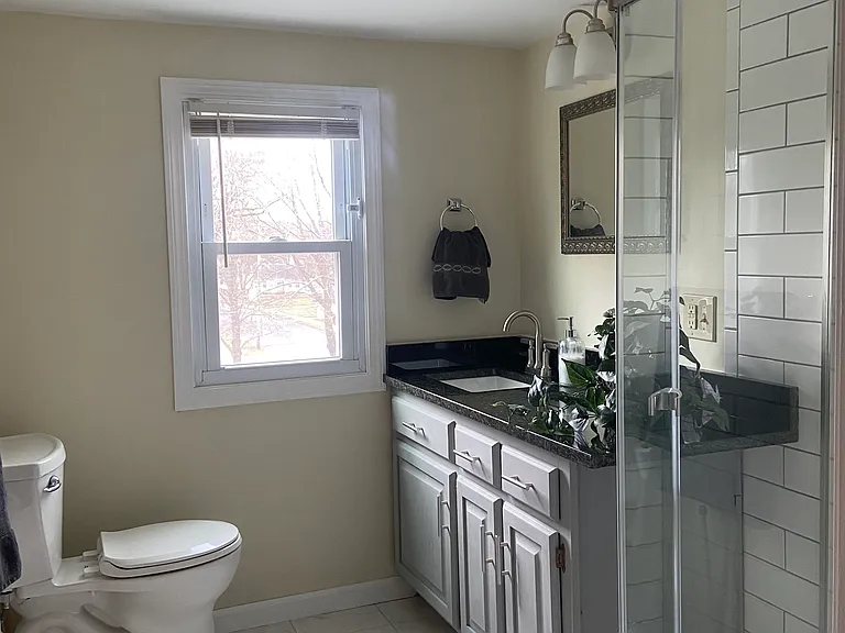 98 Simpson Ave #3 — Photo 3