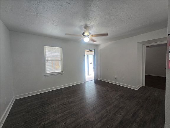 4th image of 918 Winnie St #101