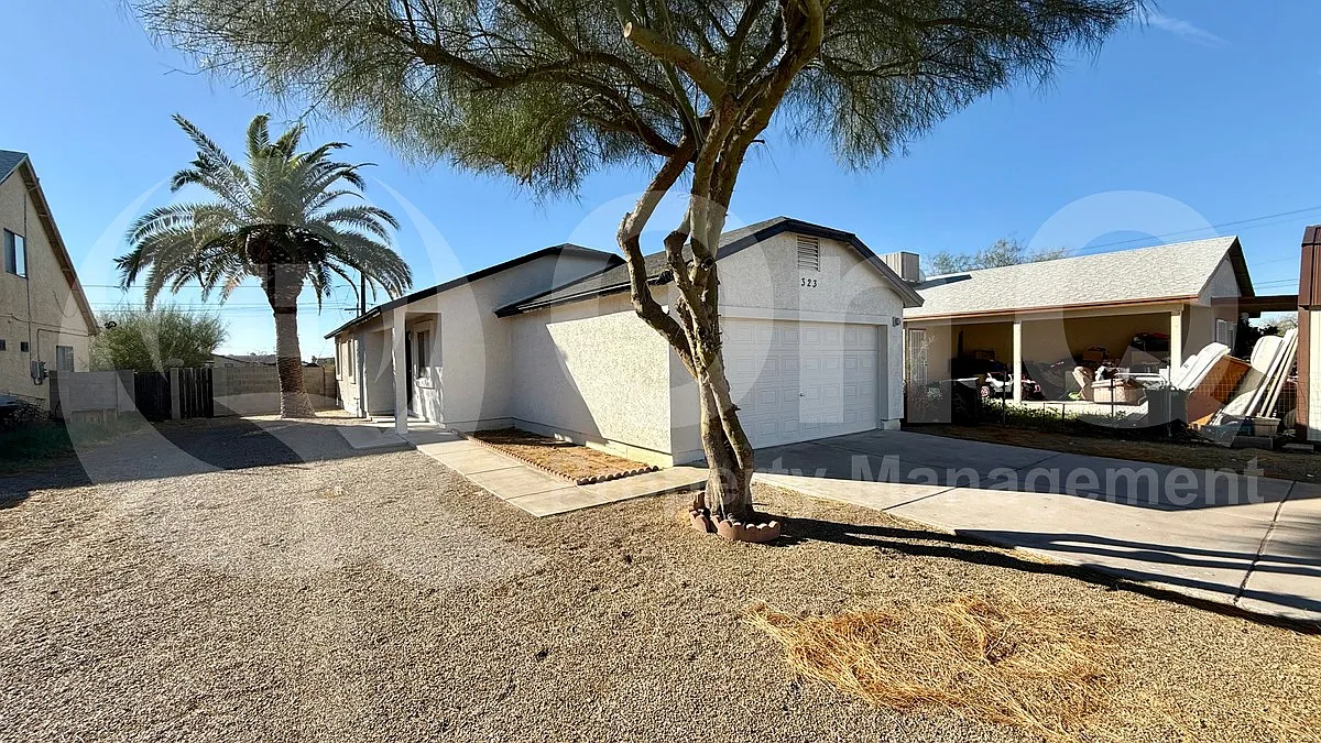 3 bed, 2.0 bath, 1135 sqft, $1,299 — Photo 3