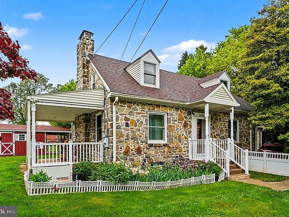 4th image of 683 Ridge Rd