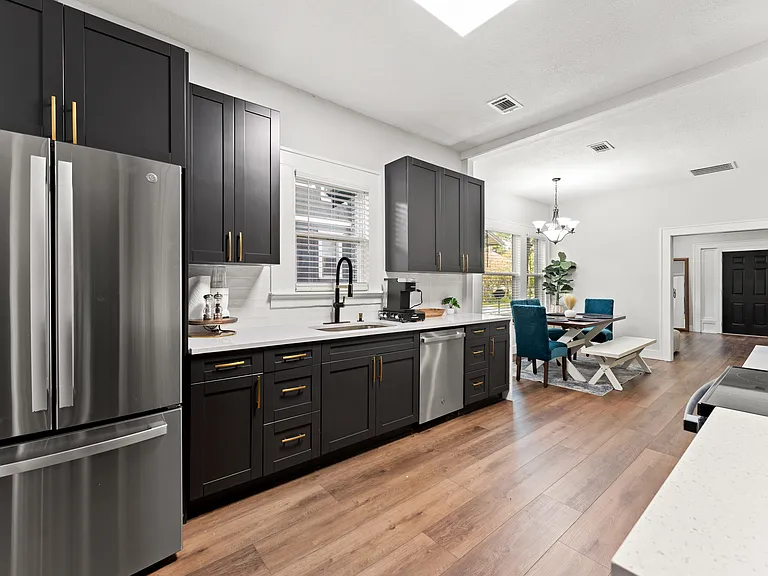 2811 N Market St — Photo 5