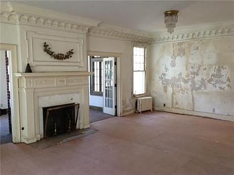 3rd image of 207 Vine St