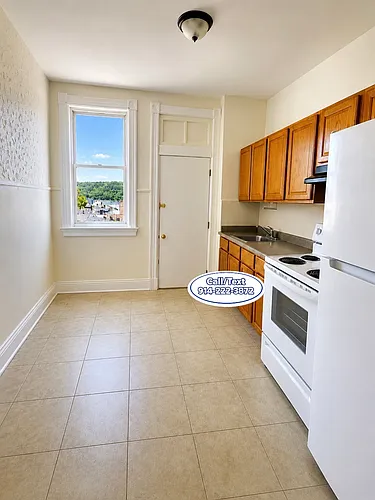 137 Hawthorne Ave Photo 1