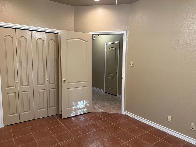 1401 E Gustavus St #16 — Photo 13
