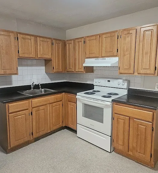 572 Cummins Hwy #6 — Photo 1