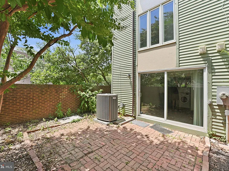 975 S Taylor St — Photo 23