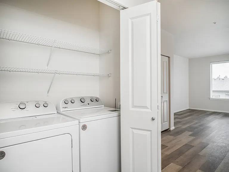Convenient in-unit laundry Convenient in-unit laundry