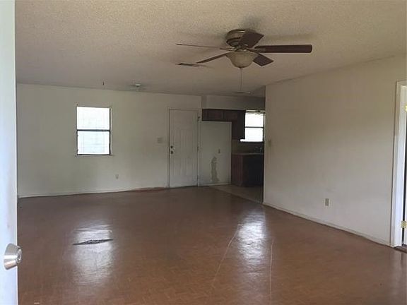 Open Space From the Living Room to the Dining Area