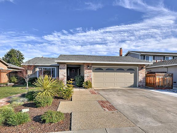2nd image of 3902 Woodcreek Ln
