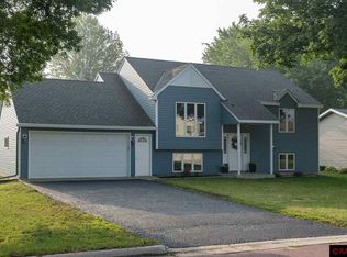 209 Glen Ellen Dr, Mankato, MN 56001