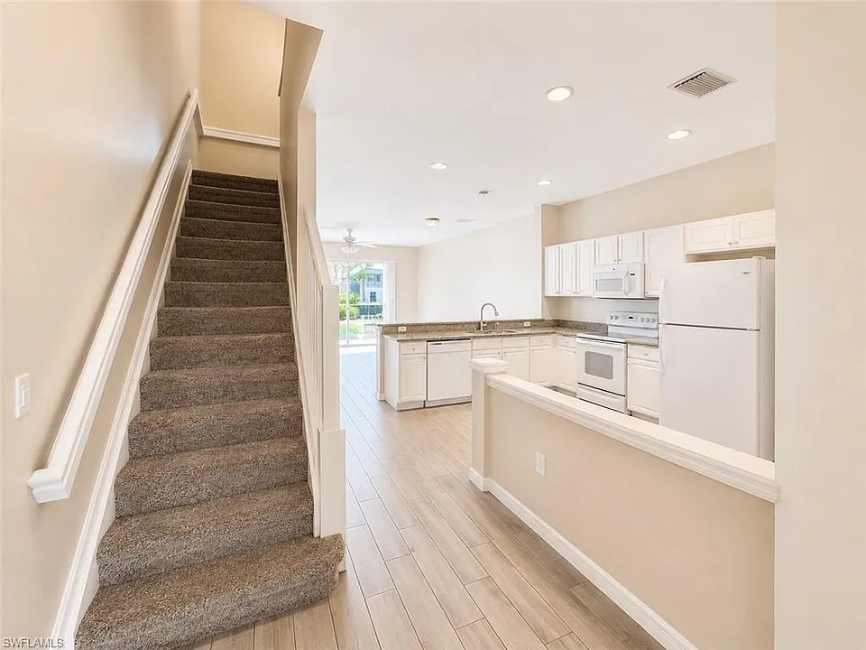 912 Hampton Cir #92