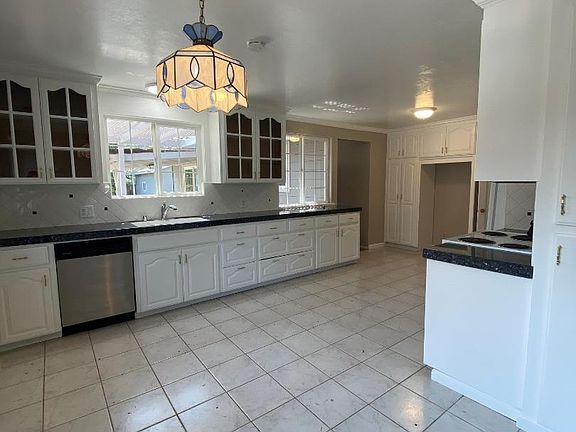3rd image of 1152 Dean Ave