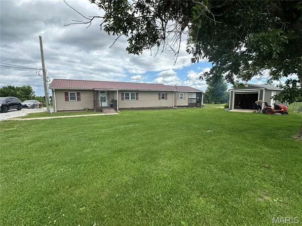 37 S State Route 267, Greenfield, IL 62044