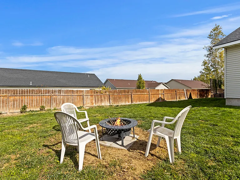 1544 Vista Dr — Photo 22