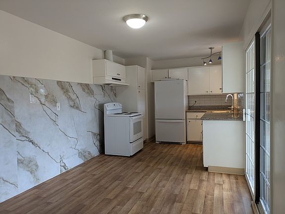 3rd image of 1782 Wyrick Ave