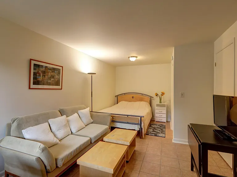 2800 NE 55th St #9 — Photo 4