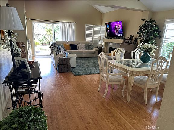 4th image of 619 Riviera Cir