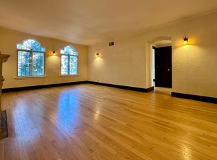 2550 N Lake Dr APT 2, Milwaukee, WI 53211