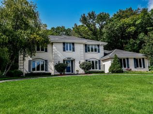 1185 Gray Fox Dr, Brookfield, WI 53045