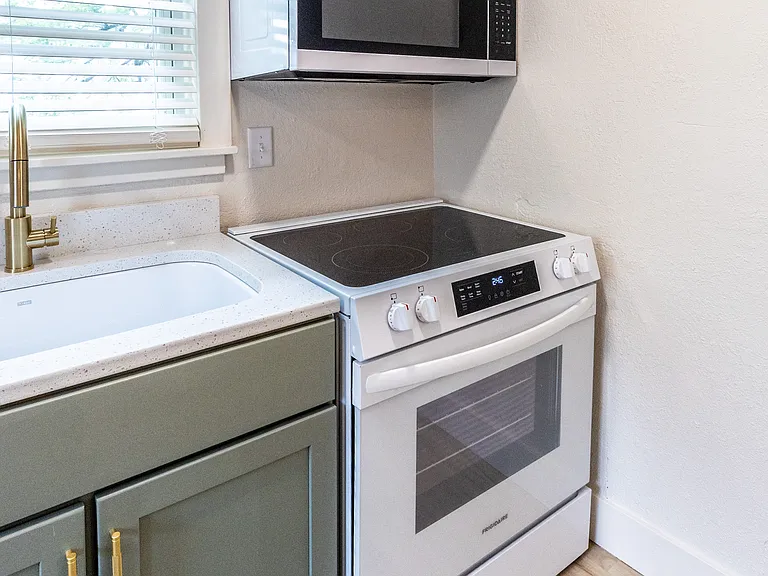 240 N 24th St #2 — Photo 38