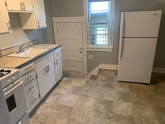 3rd image of 4442 Bell St