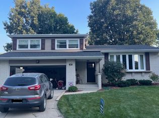 2507 E Lillian Ln, Arlington Heights, IL 60004