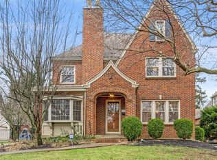 511 Woodview Dr, Oakwood, OH 45419