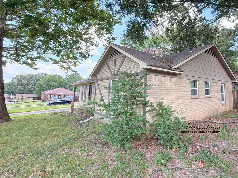 4092 Twilight Ave — Photo 3