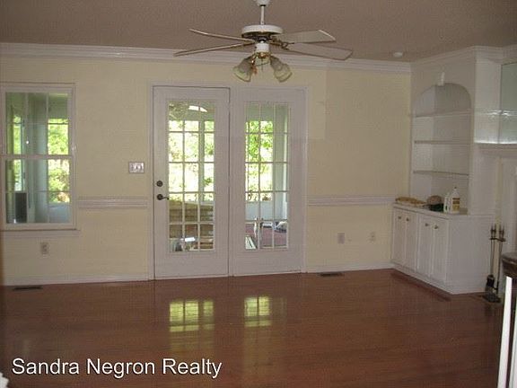 5th image of 4562 Oxford Dr