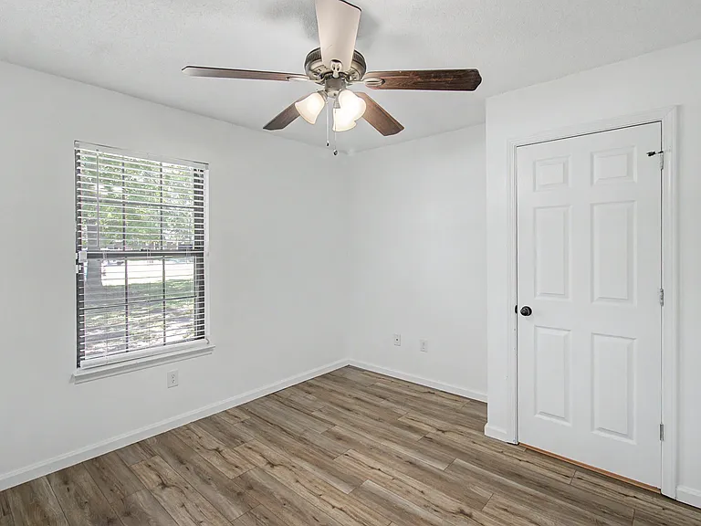 219 Kevin Rd — Photo 17