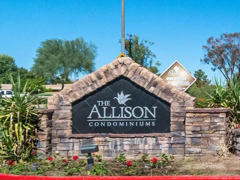 CLUBHOUSE ENTRANCE